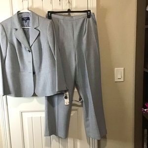NWT Jones Wear 2 piece Pantsuit Size 14W, Navy/White